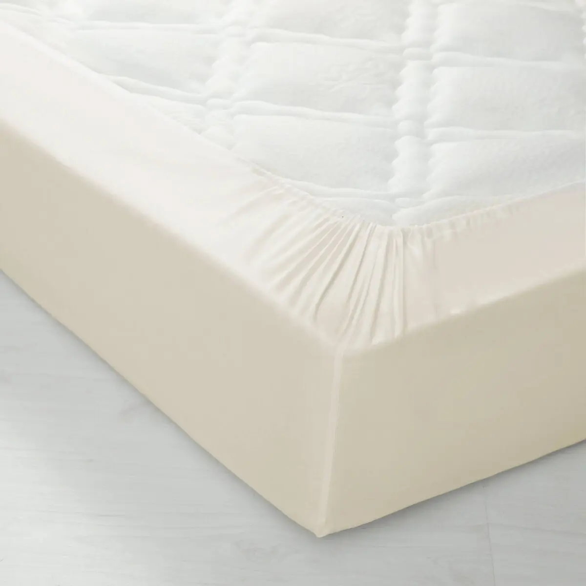Jednobarevné napínací prostěradlo zn. Colombine® s hloubkou rohů 32 cm, z bavlny režná 140x190 cm