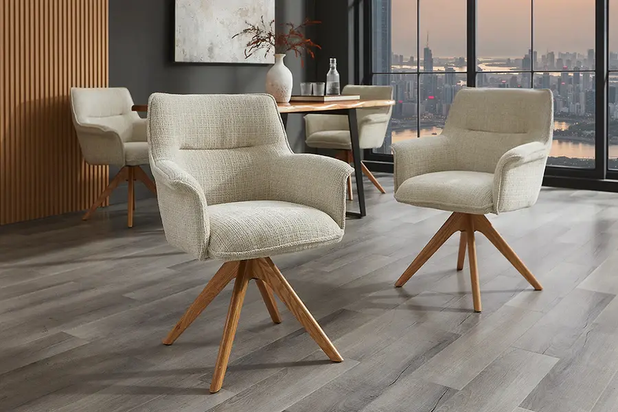 Estila Designová moderní otočná jídelní židle Corvin s béžovým žinylkovým potahem a hnědými dubovými nohama 68 cm