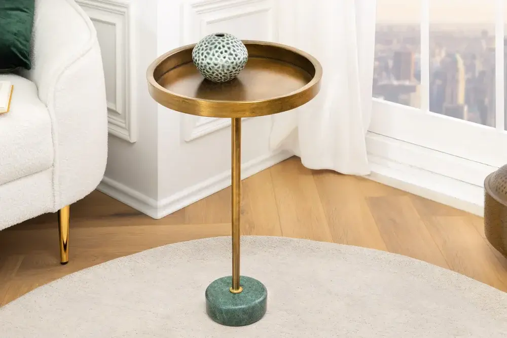 Estila Designový art deco kulatý kovový příruční stolek Akina ve zlaté barvě s mramorovou zelenou podstavou 56 cm