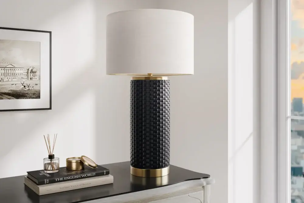 Estila Designová art deco stolní lampa Draconia s černou reliéfní keramickou nohou a bílým stínítkem se zlatým akcentem 70 cm
