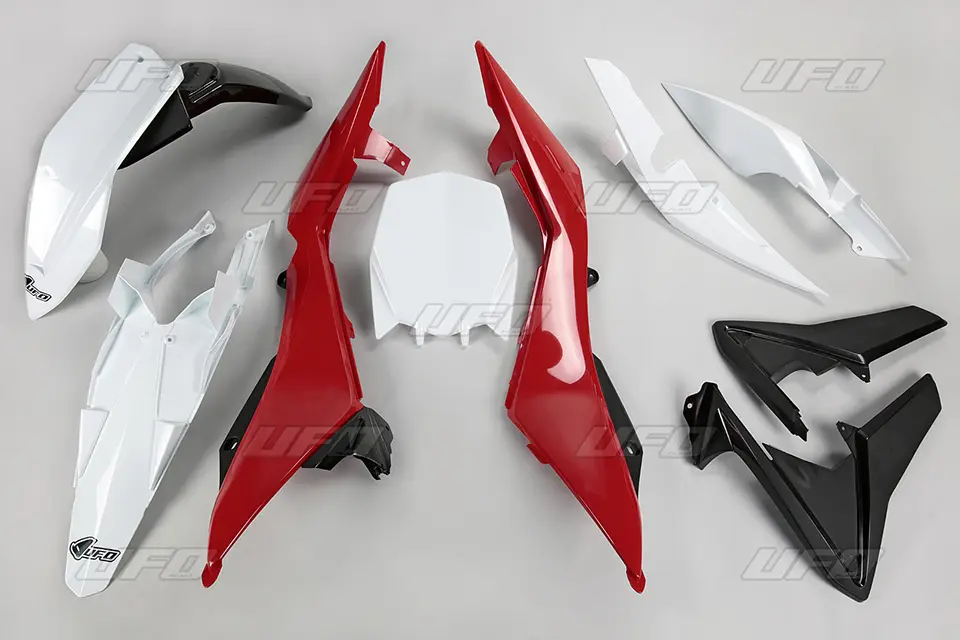 UFO kompletní sada plastů HUSQVARNA TC 499 4T 11-13 barva OEM (bílá/červená/černá) (HU612E999) (UFO kompletní sada plastů HUSQVARNA TC 499 4T 11-13)
