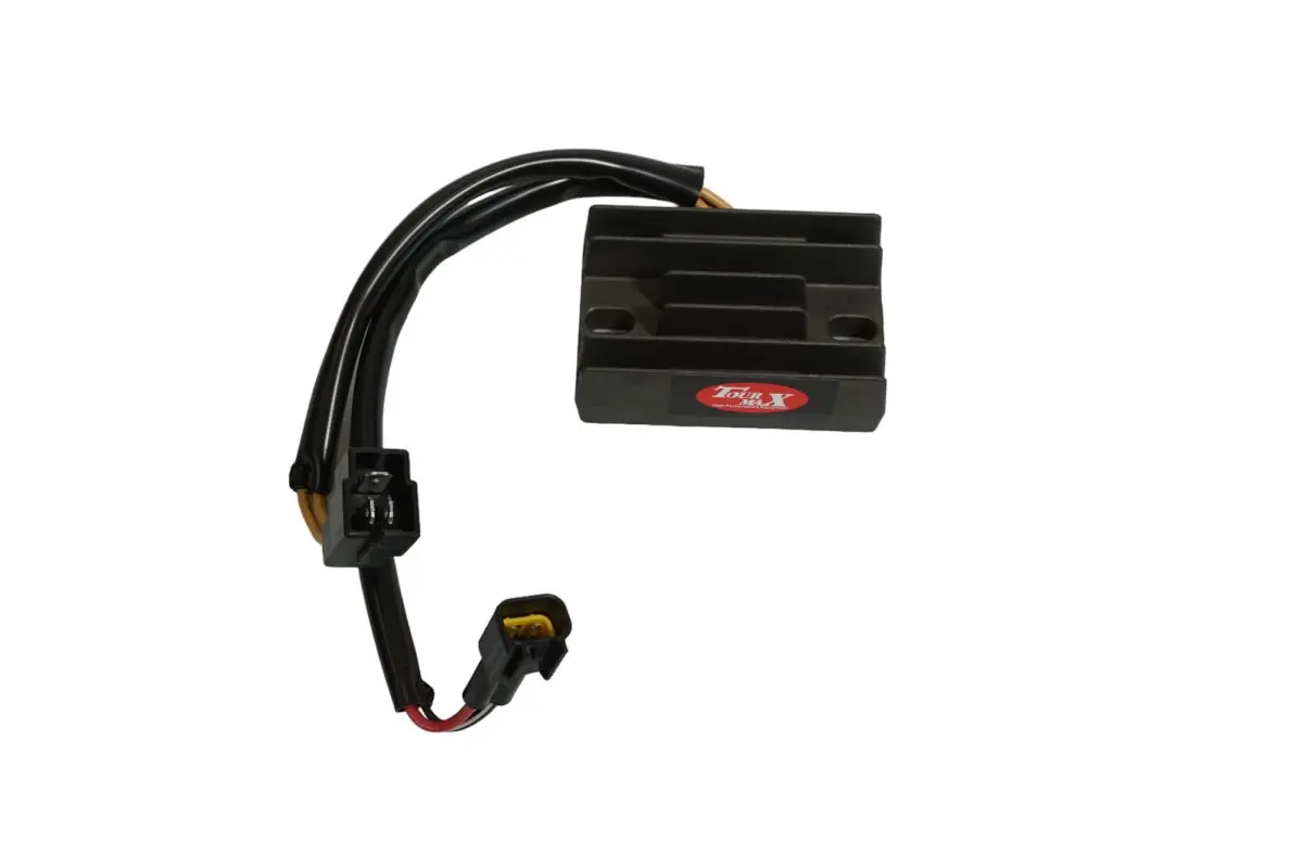 TOURMAX regulátor napětí SUZUKI DR-Z 400 00-04, DR-Z 400E 00-07, DR-Z 400 00-19, DR-Z 400SM 05-19 (32800-29F00) vyrobeno v Japonsku ( )