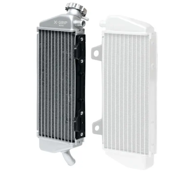 X-GRIP pravý chladič (se zátkou) KTM EXCF 20-21, SXF 19-21, HUSQVARNA FE 20-21, FX 19-21, HUSQVARNA TC 19-21, GASGAS MCF/ECF 21- (X-GRIP pravý)
