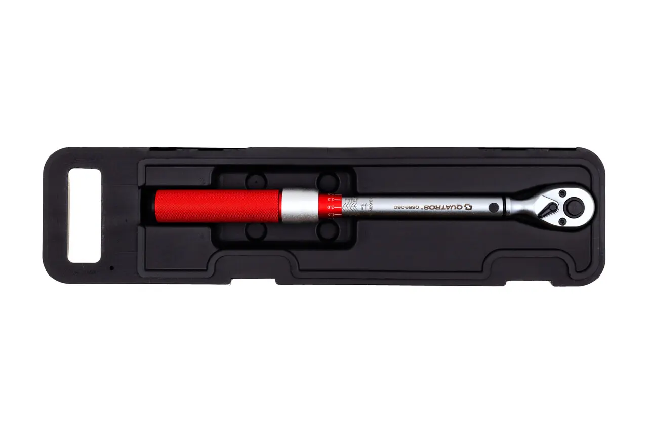 Momentový klíč 3/8" 10-60 Nm, zvýšená přesnost 3 %, s certifikátem - QUATROS QS59060
