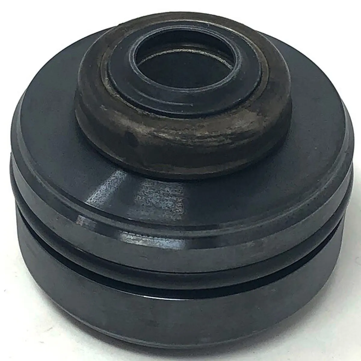 KYB kompletní těsnící hlava zadního tlumiče 14mmX46mmX21,5mm (těsnění tlumiče) ( )