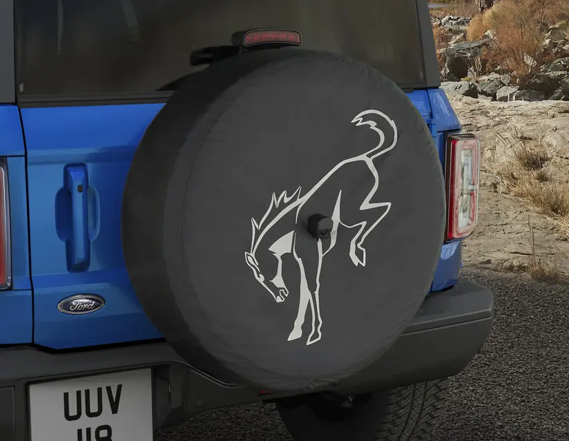 Kryt náhradního kola černá s bílým logem Pony Bronco