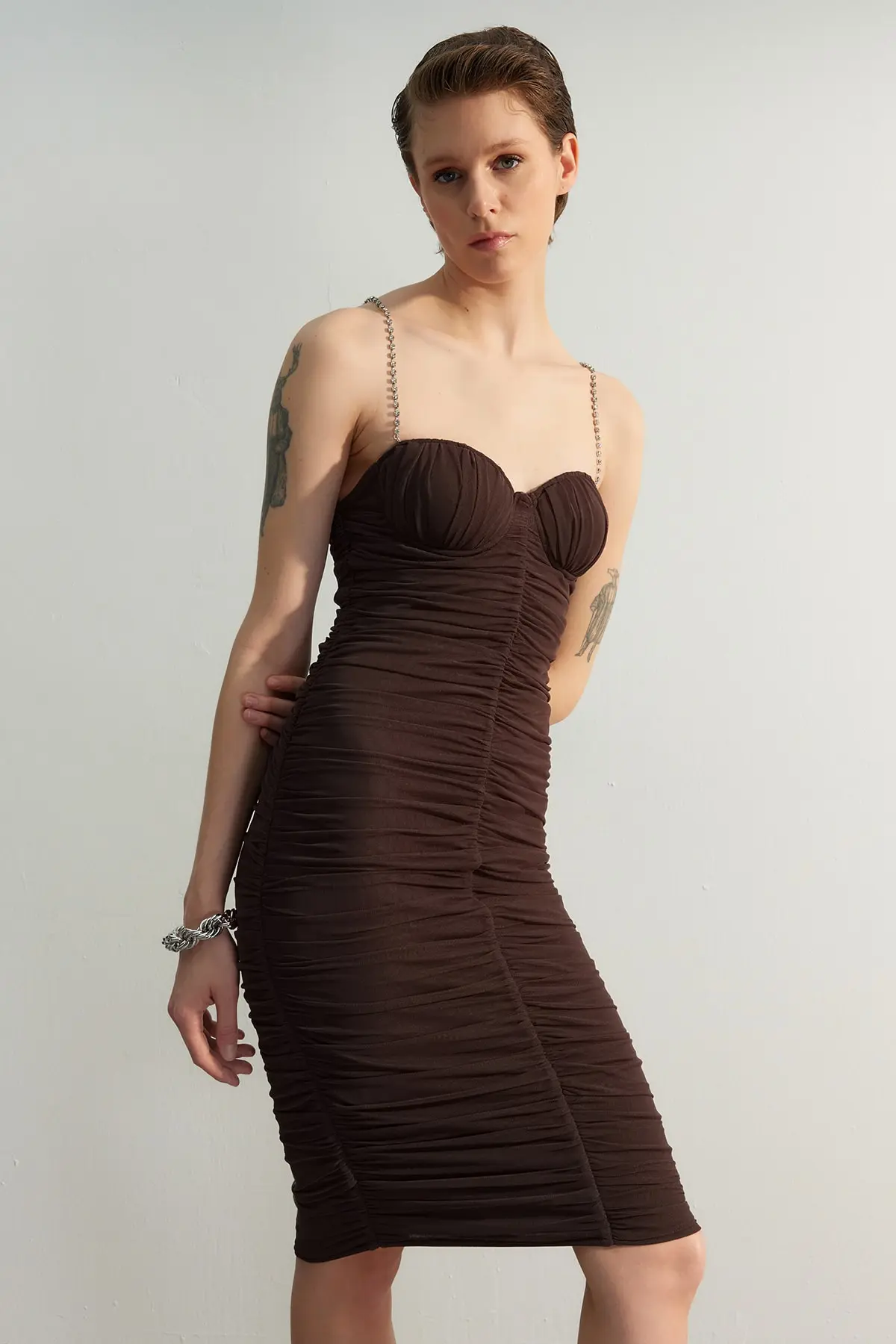 Trendyol Brown Chest Detailní tyl Elegantní večerní šaty