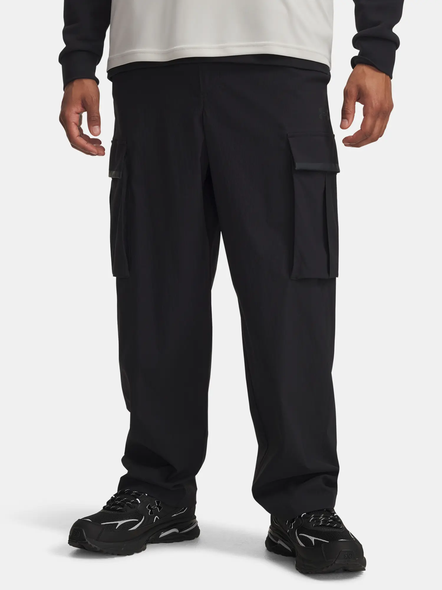Pánské sportovní kalhoty Under Armour UA UNSTPBLE TXTR WOVEN CARGO-BLK - Pánské