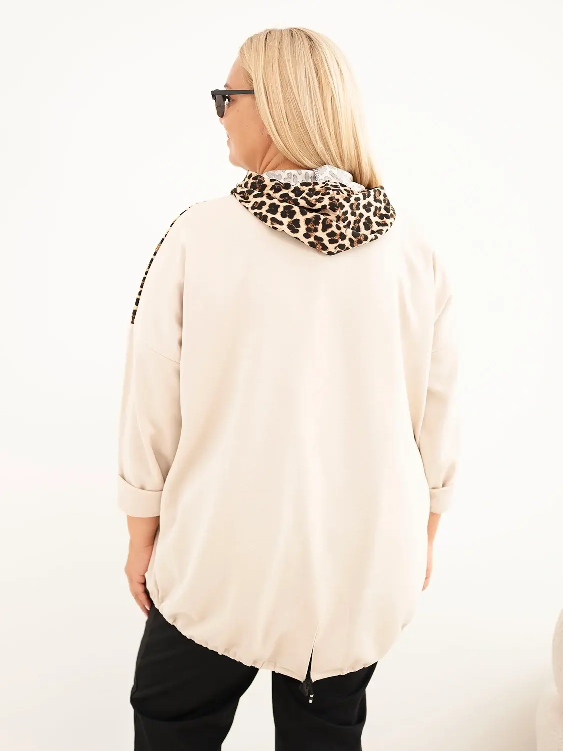 Plus Size dámská mikina s leopardím vzorem