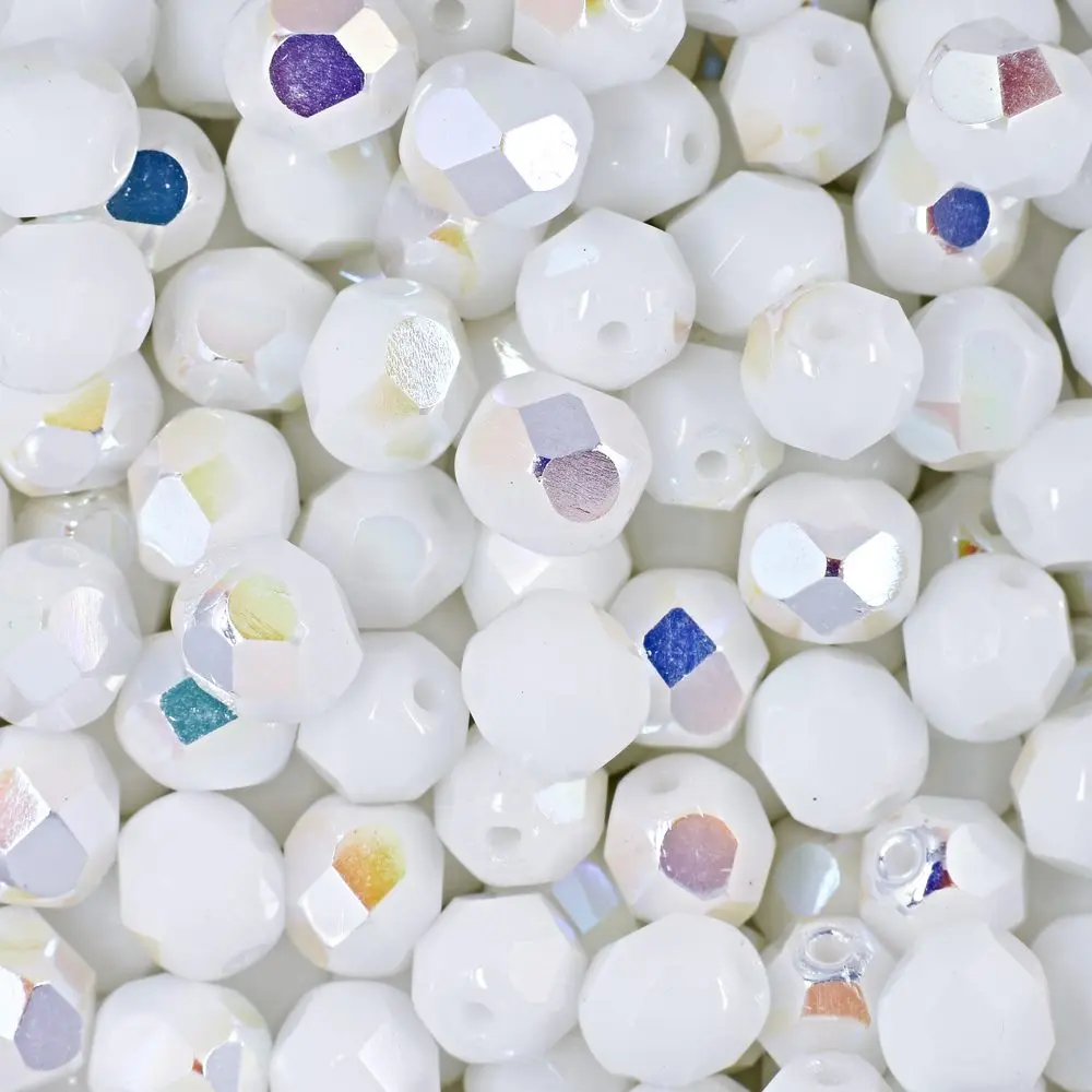 Manumi české broušené korálky 6 mm Opaque White AB -
