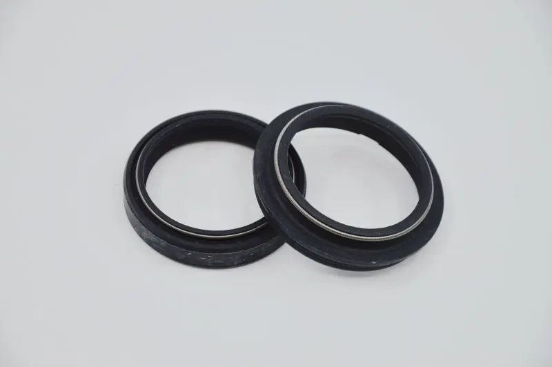 SKF sady gufer a prachovek pro př.vidlice APRILIA ETV 1200 (CAPO NORD) 13-16, SL 750 (SHIVER) 10-16, SMV 750 (DORSODURO), 900 ABS (DORSODURO), 1200