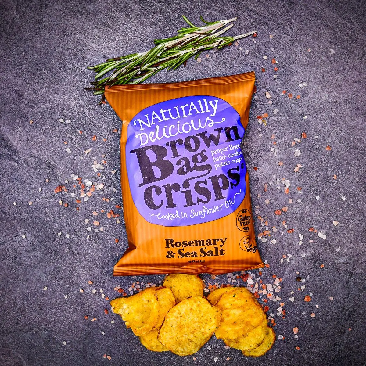 Křupavé, ručně vyráběné Brown Bag Crisps s rozmarýnem a mořskou solí 40 g