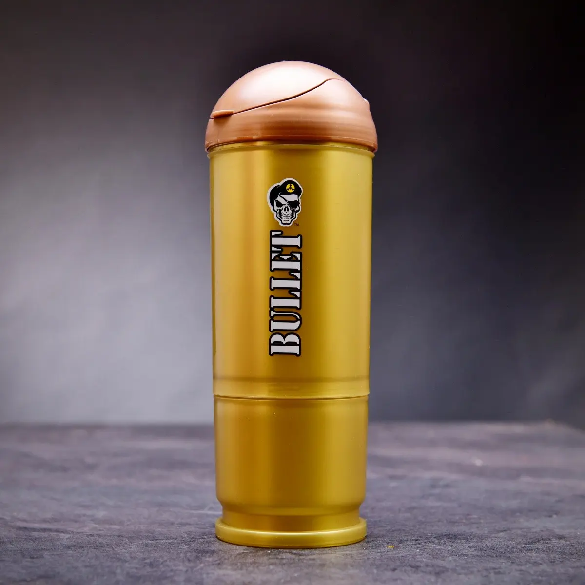Stylový šejkr ve tvaru náboje 600 ml