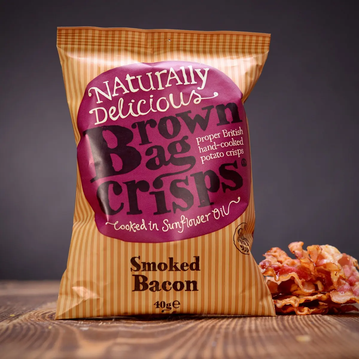 Křupavé, ručně vyráběné Brown Bag Crisps s uzenou slaninou 40 g