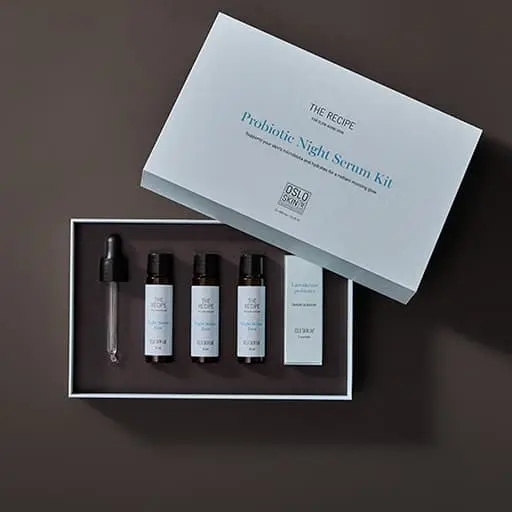 Probiotic Night Serum Kit | Probiotické noční sérum s kyselinou hyaluronovou | The Recipe | Oslo Skin Lab | 3 sáčků po 0,5 g a 3 lahviček se sérem po 15 ml