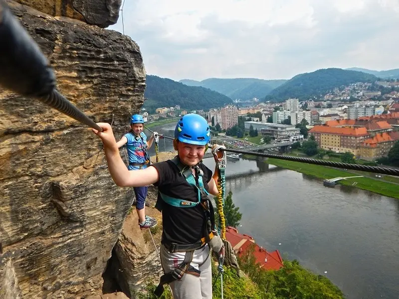 Zážitek - Dva dny na nejdelší via ferratě Česka Co dělat v Ústeckém kraji? Vyrazte za zážitky