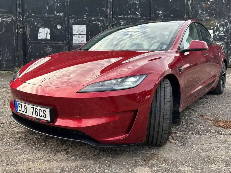 Zážitek - Jízda v elektromobilu Tesla Model 3 Performance Highland 24