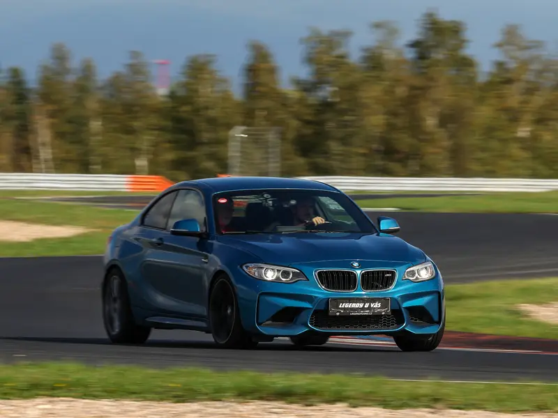 Zážitek - Jízda na okruhu v BMW Co dělat v Libereckém kraji? Vyrazte za zážitky