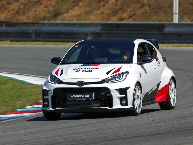 Zážitek - Jízda na okruhu v Toyota GR Yaris Co dělat v Libereckém kraji? Vyrazte za zážitky