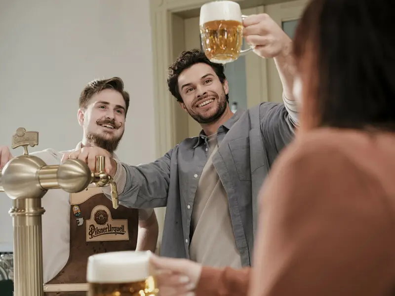 Zážitek - Pilsner Urquell Experience: Škola čepování piva v Praze Co dělat v Praze? Vyrazte za zážitky