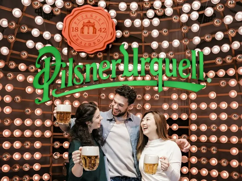 Zážitek - Pilsner Urquell Experience: Prohlídka + škola čepování v Praze Co dělat v Praze? Vyrazte za zážitky