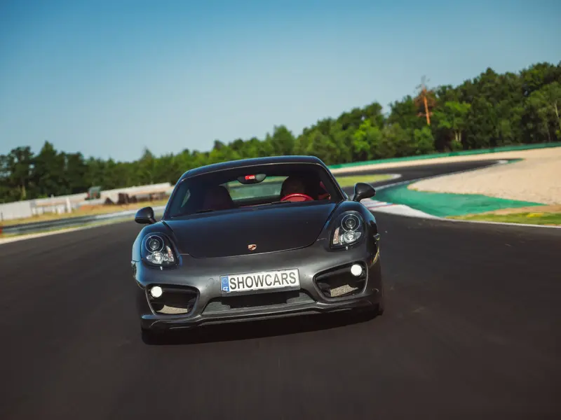 Zážitek - Jízda v Porsche 718 Cayman na polygonu Zážitky Jihomoravský kraj: Od adrenalinu po wellness