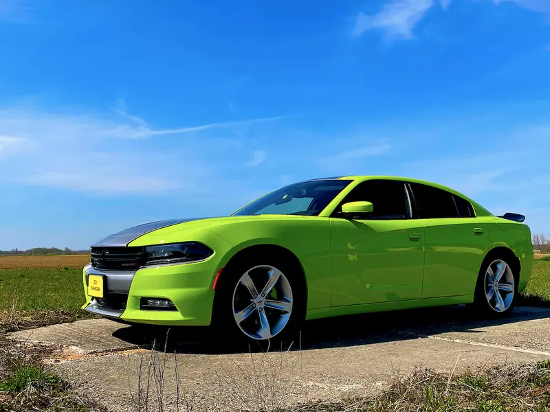 Zážitek - Jízda v Dodge Charger na letištní dráze pro teenagery Zážitky Olomoucký kraj: Od adrenalinu po pohodu