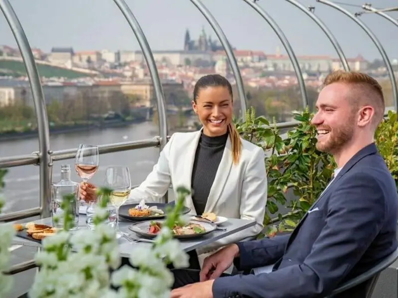 Zážitek - Degustační 5chodové menu Ondřeje Slaniny pro dva Co dělat v Praze? Vyrazte za zážitky