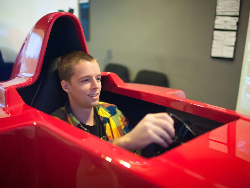 Zážitek - Závodní simulátor Formule 1 Co dělat v Praze? Vyrazte za zážitky