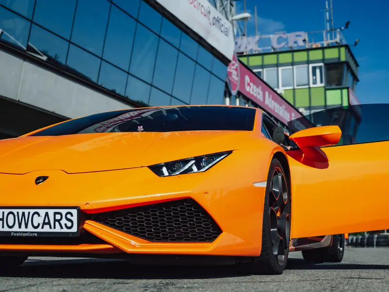 Zážitek - Jízda v Lamborghini Huracán LP610-4 na polygonu Zážitky Jihomoravský kraj: Od adrenalinu po wellness