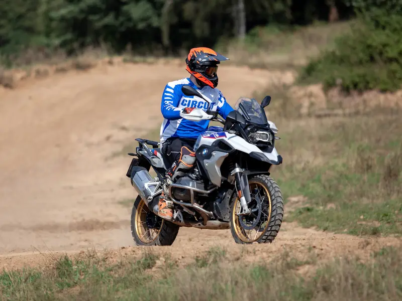 Zážitek - Motorky na trialové trati s mistrem ČR: Pardubický kraj Co dělat v Pardubickém kraji? Vyrazte za zážitky