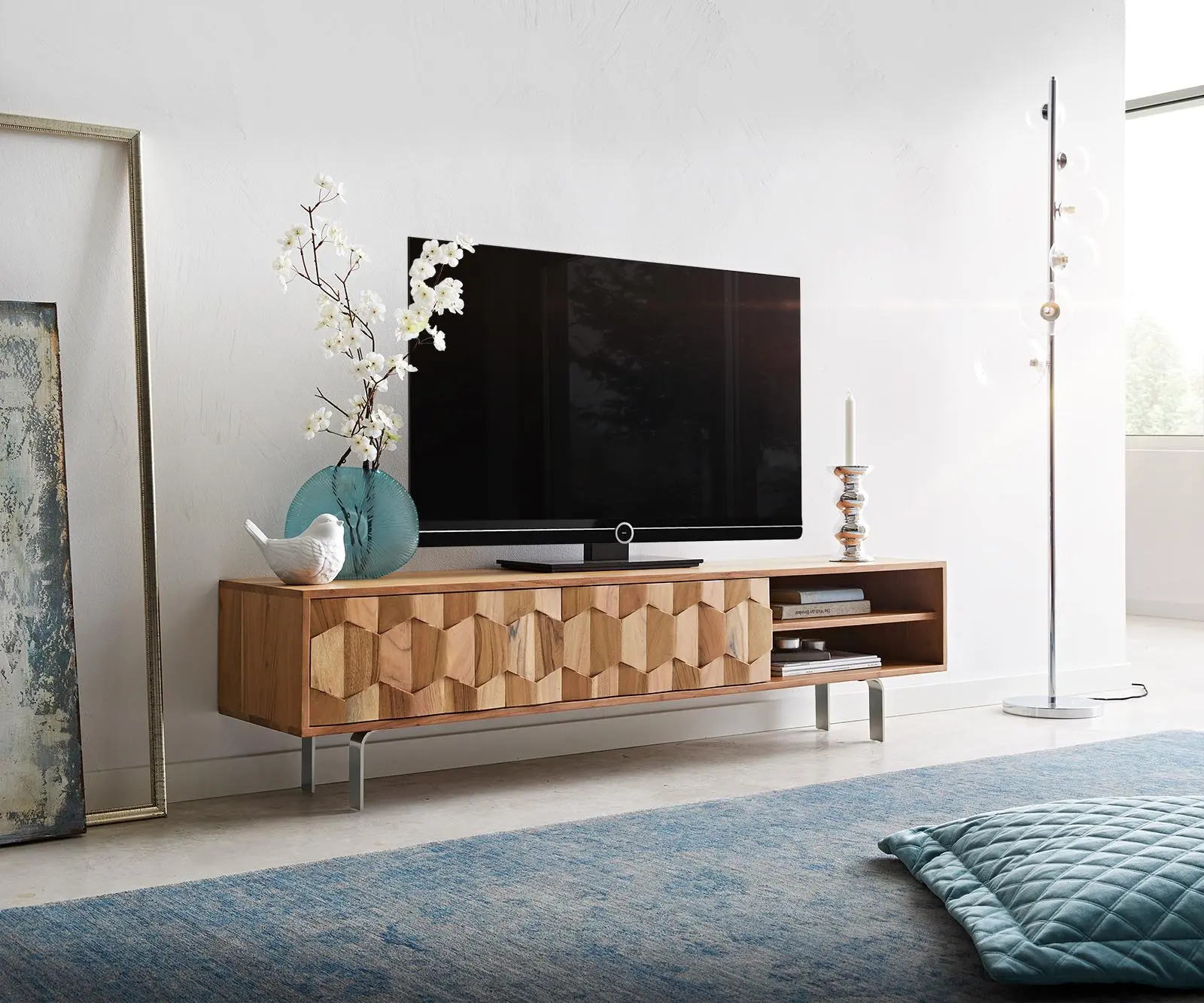 DELIFE TV stolek Fevo 160 cm akácie přírodní 2 dvířka L-podnož