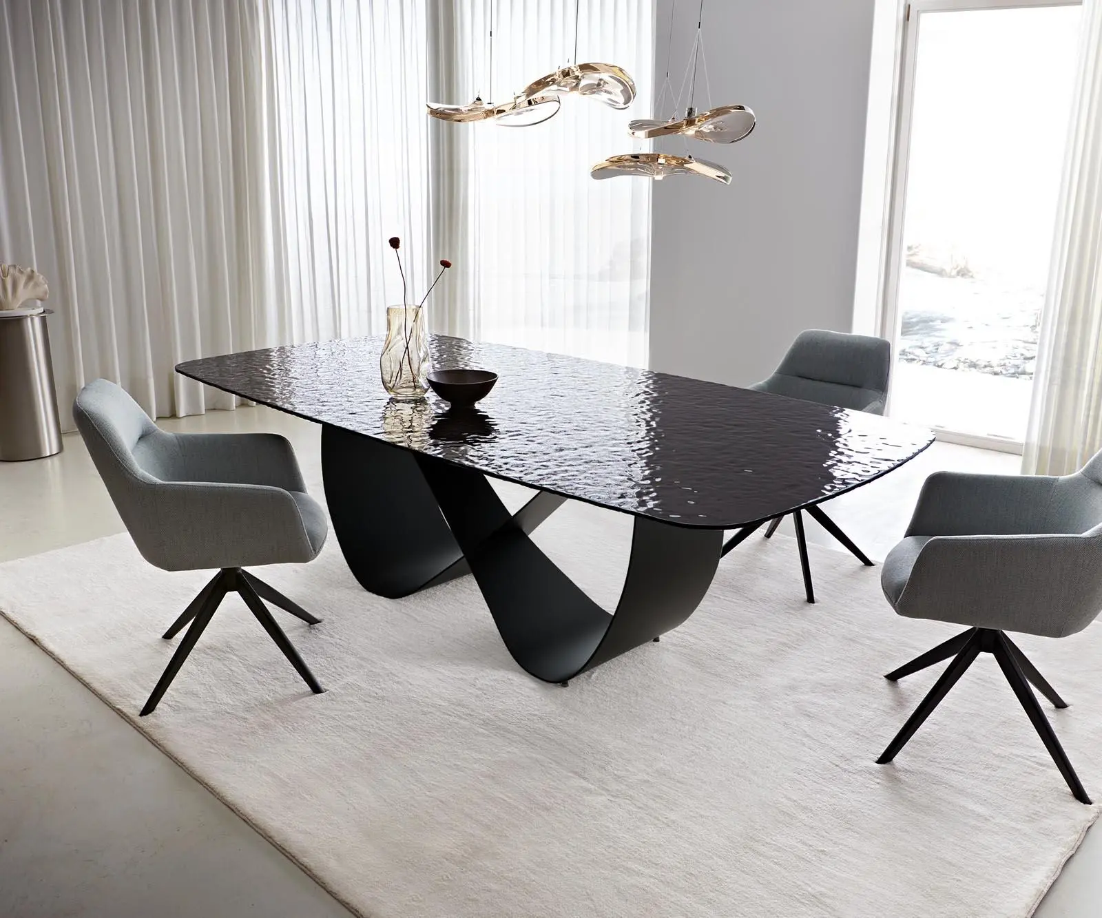 DELIFE Jídelní stůl Edge tvar oválný 240x120 sklo reliéf kouřově černé 3D design Infinity kov černá