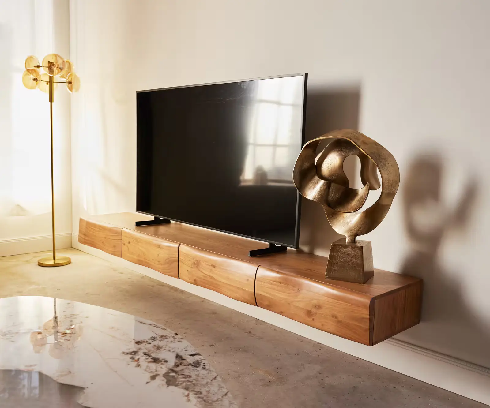 DELIFE TV stolek New Live-Edge 240 cm akácie přírodní 4 zásuvky závěsný