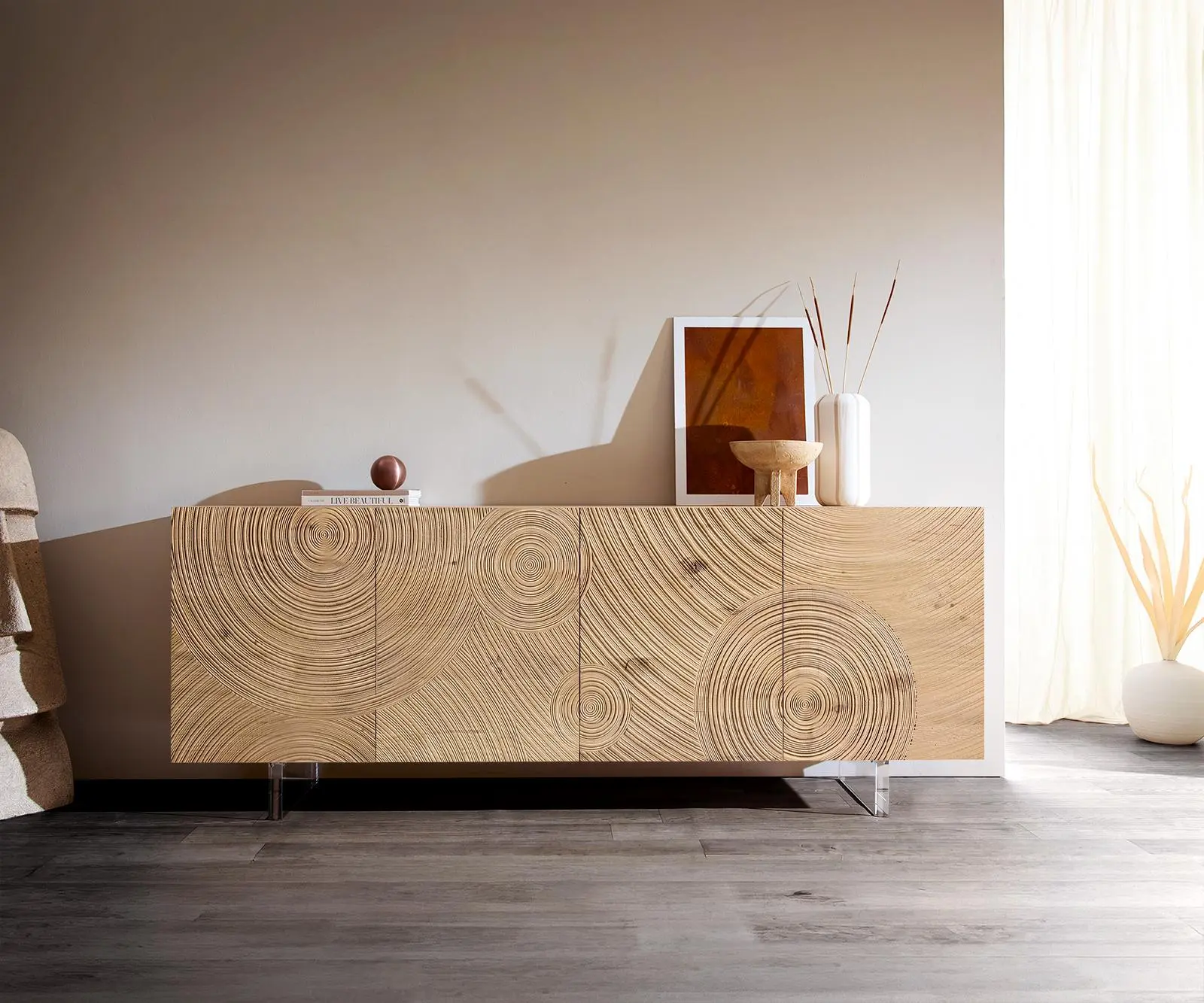 DELIFE Komoda Ashara 200 cm dub přírodní 3D efekt 4 dvířka podnož závěsná akrylglas