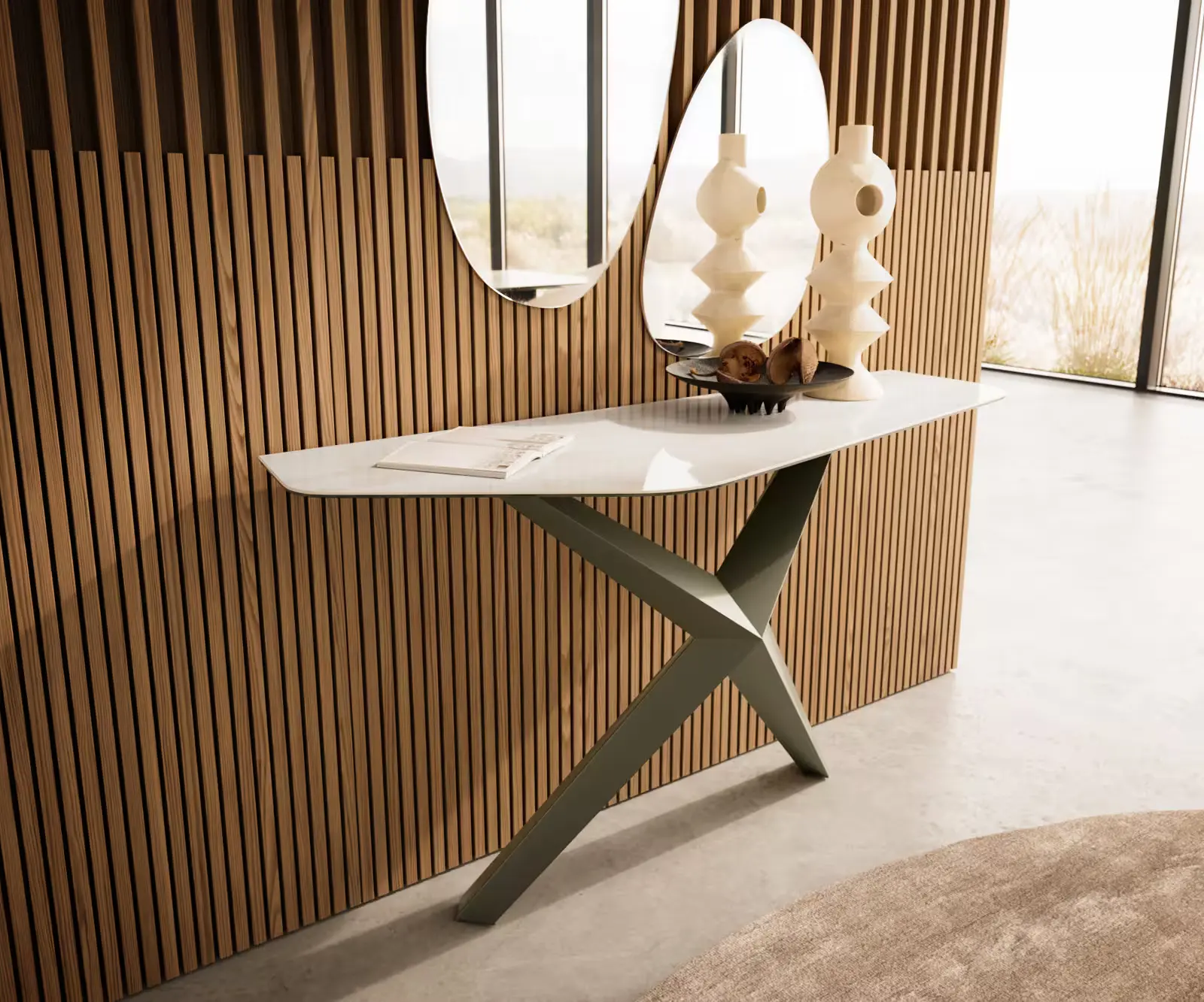 DELIFE Konzolový stůl Edge polygonální 140×50 cm keramika onyx champagne Zentharo kov titanová barva