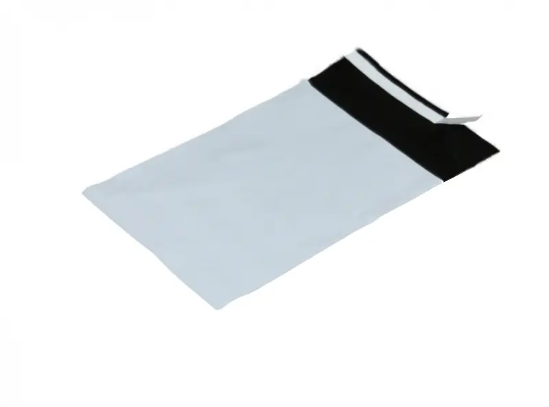 100 ks - Obálka plastová samolepicí bílo-černá 350x450, tl. 0,06 (80% podíl recyklátu)