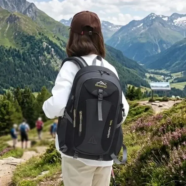 VERK Lehký odolný batoh na turistiku 40L - černý