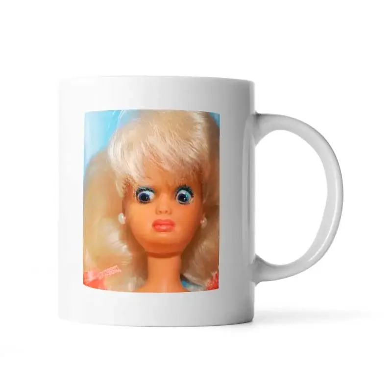 Hrnek WTF Barbie - Meme Barbie - 890 ml - XXL