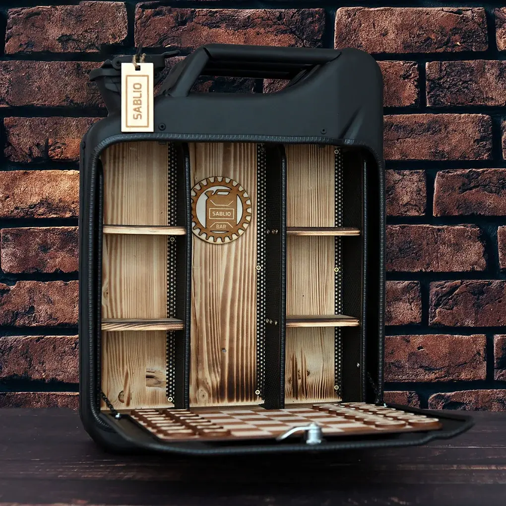 Luxusní dárkový kanystr / minibar - černý s křížem - prázdný - Šachový bar