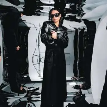 LP Erika de Casier: Still