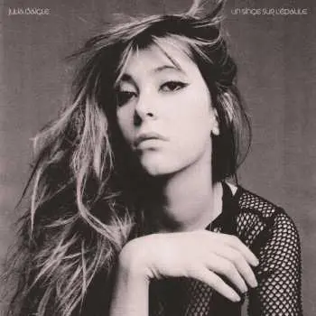 LP Julia Daigle: Un Singe Sur L'Épaule