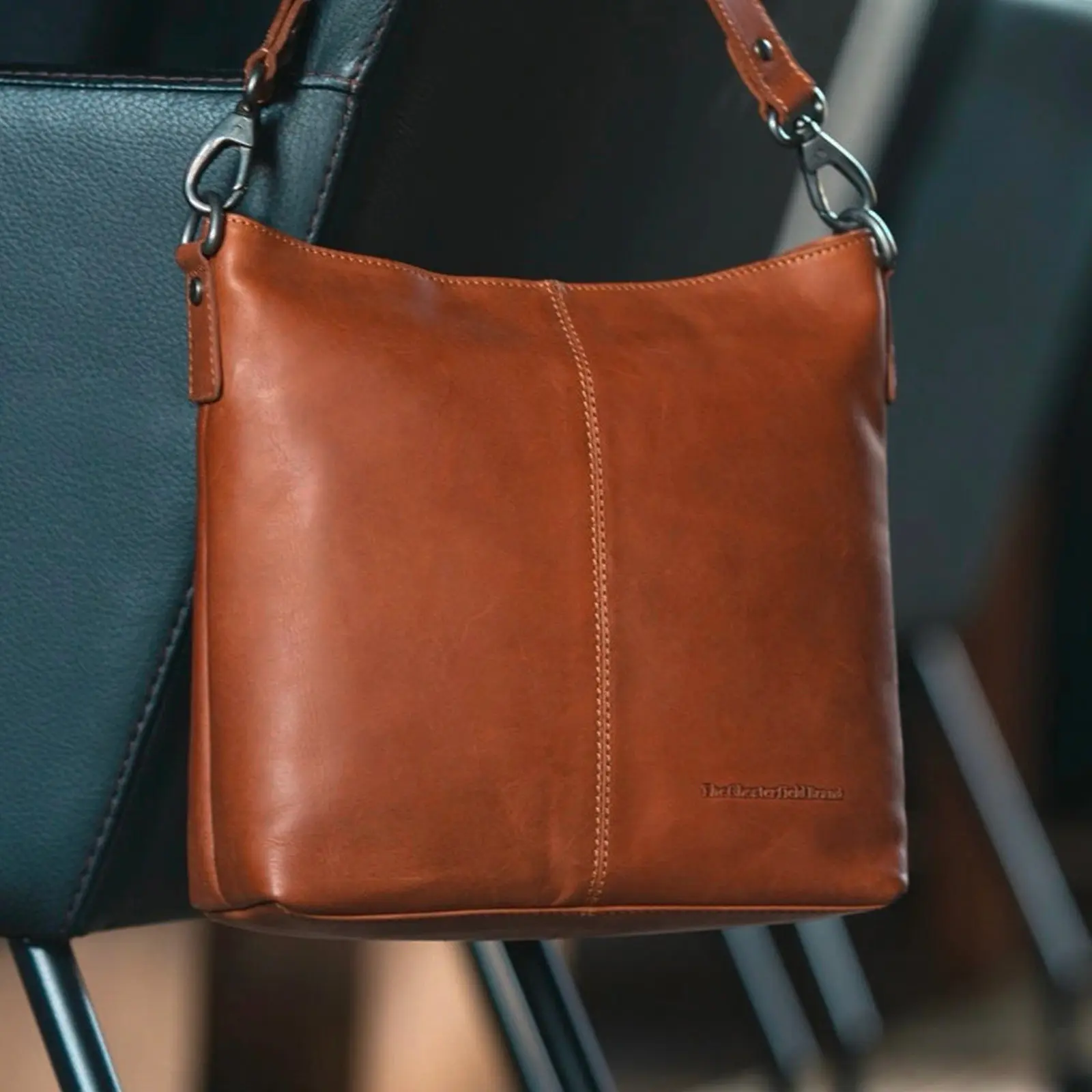 Dámská kožená crossbody kabelka The Chesterfield Brand Beria - koňak