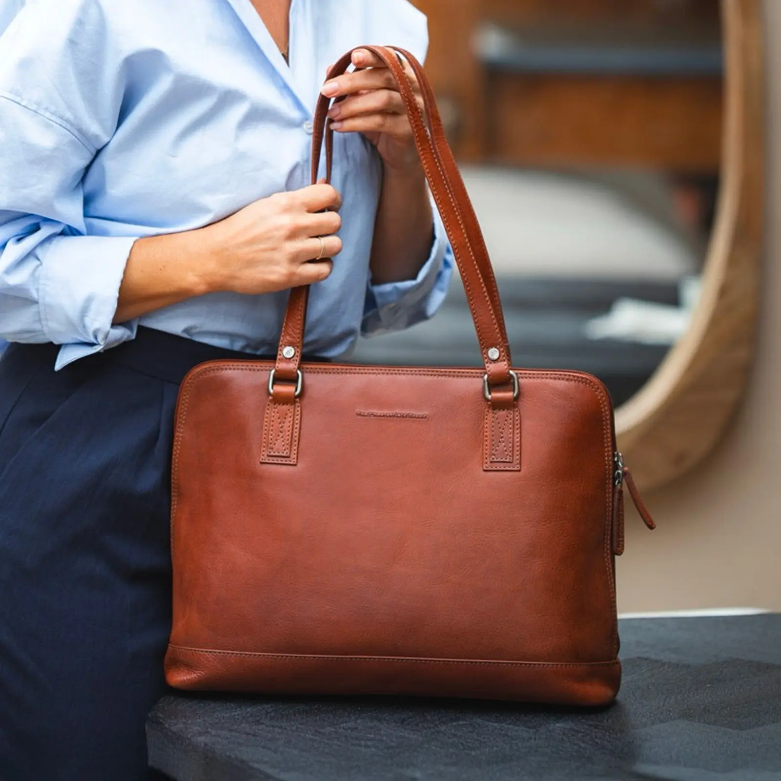 Dámská kožená kabelka na notebook The Chesterfield Brand Selvino - koňak