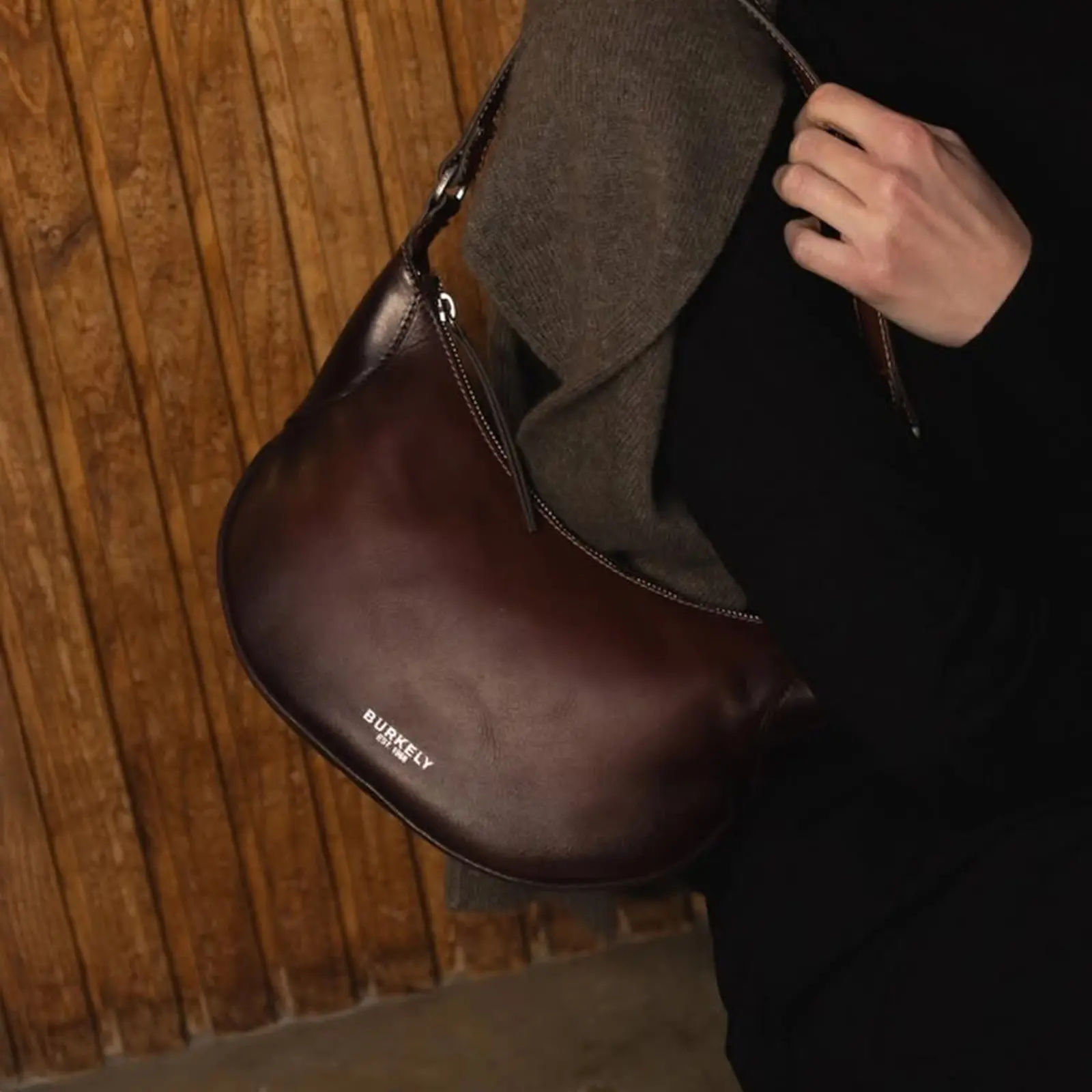 Dámská crossbody kožená kabelka Burkely Estero - vínová