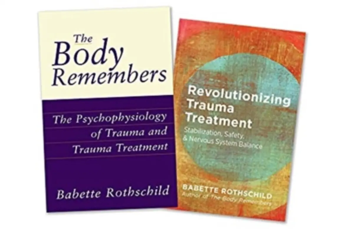 The Body Remembers Volume 1 and Revolutionizing Trauma Treatment, Two–Book Set - Babette Rothschildová