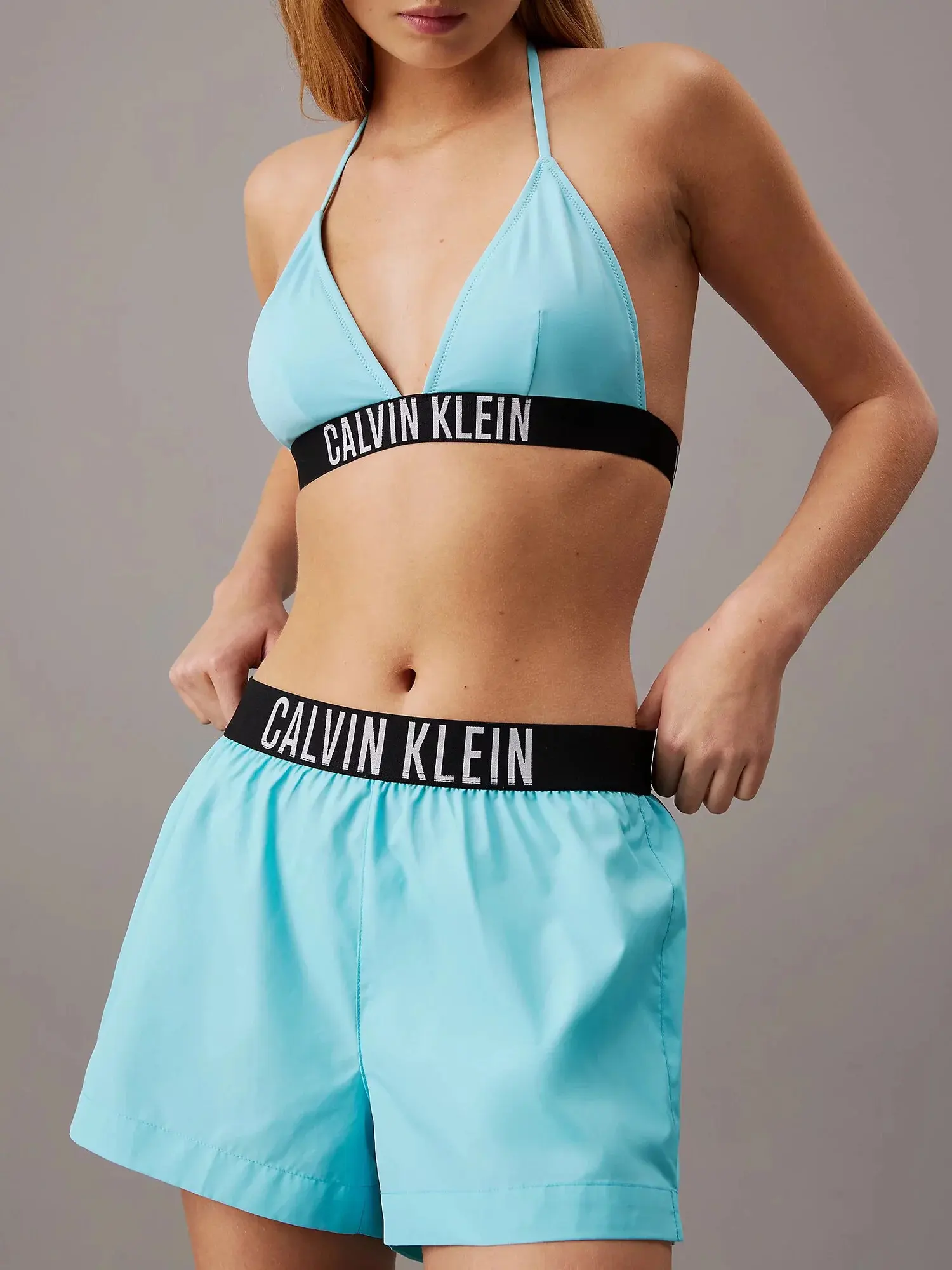 Dámské plážové šortky KW0KW02482 DCE sv. modré - Calvin Klein XL