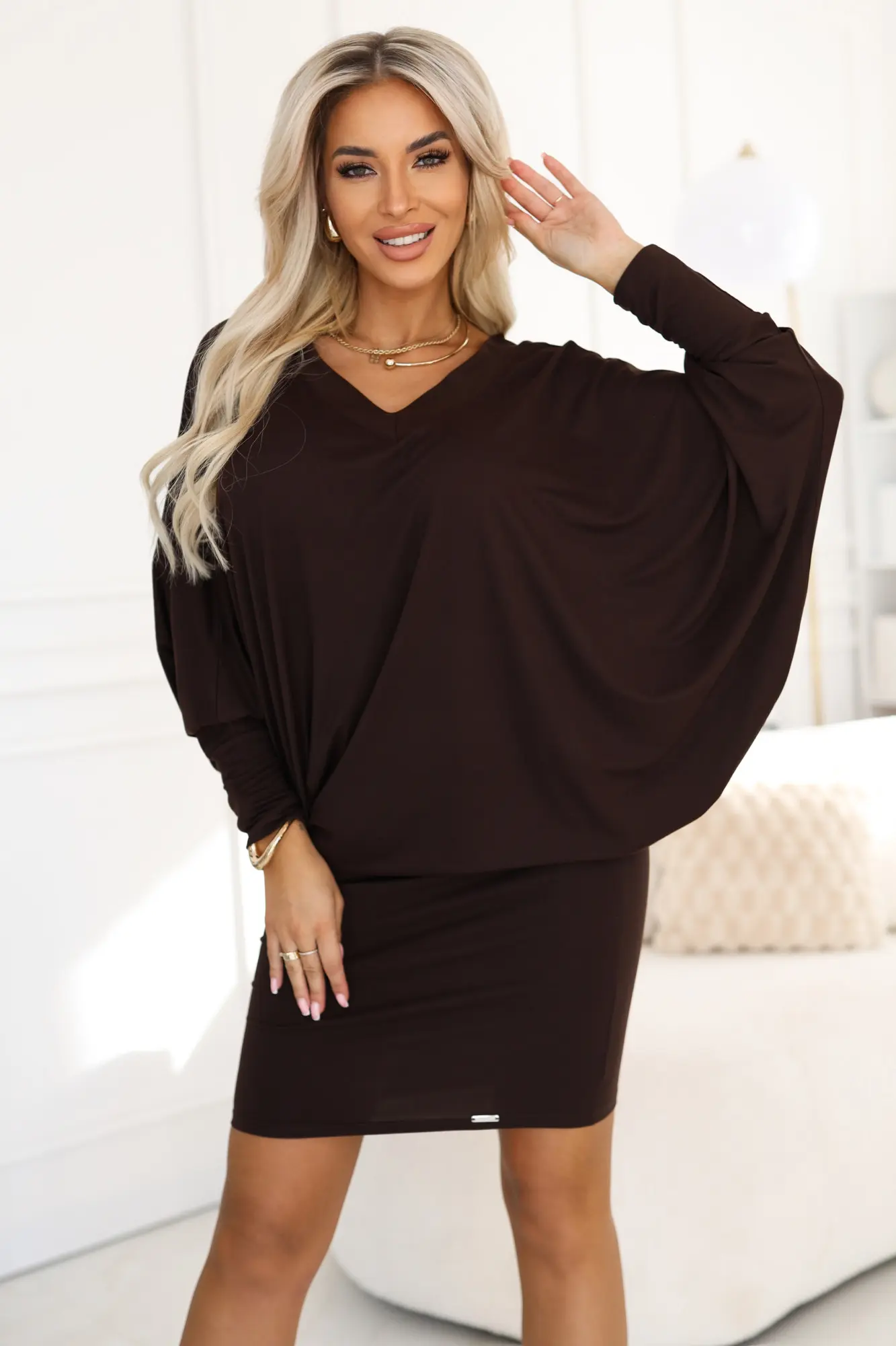 402-9 Pohodlné šaty s dlouhými rukávy - čokoládové 2XL/3XL