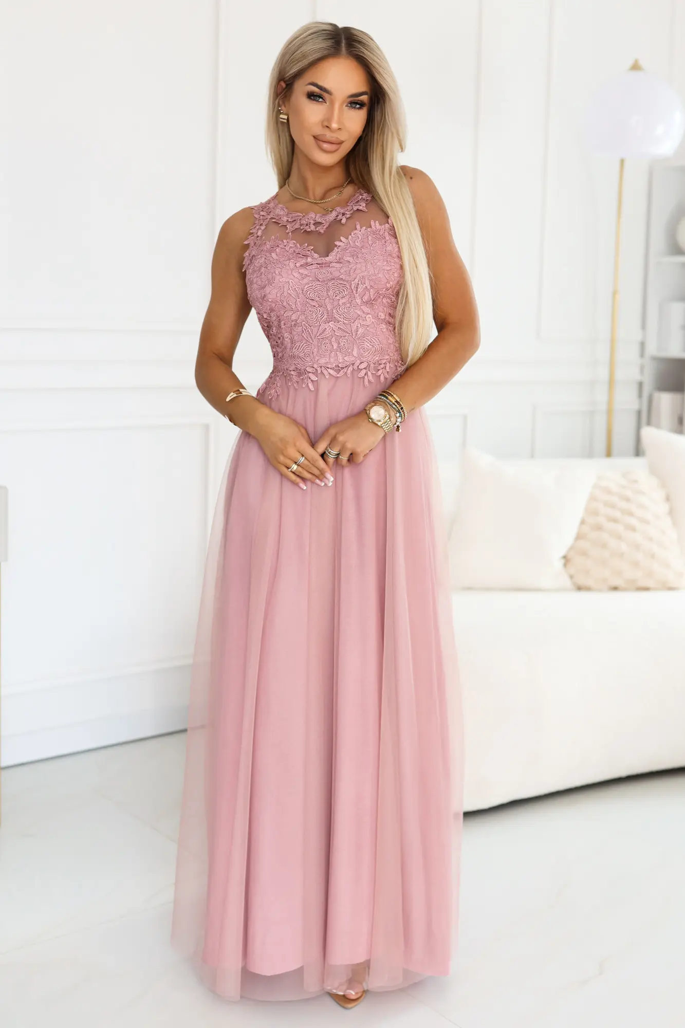 672-2 Romantické svatební maxi šaty s vyšívanou krajkou a tylem - pudrově růžové UNI