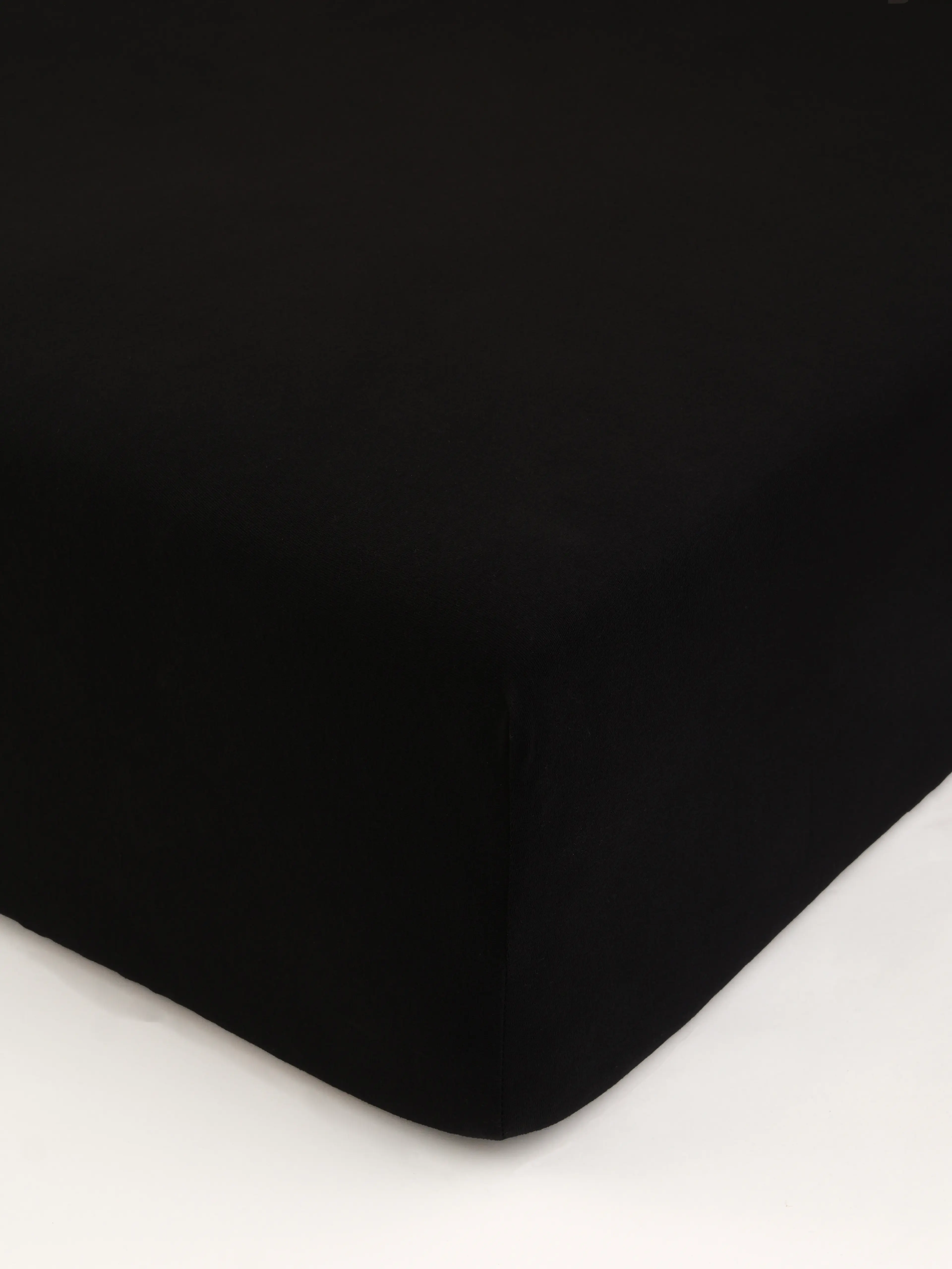 MKLuzkoviny.cz Jersey prostěradlo s elastanem Deluxe 140 × 200 cm – černé